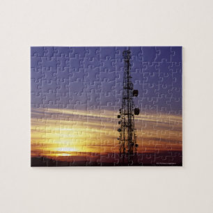 Telekommunikation bemastet am Sonnenuntergang Puzzle