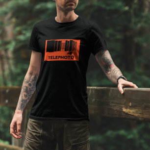 Telephoto-Objektivgrafik auf orangefarbenem Hinter T-Shirt