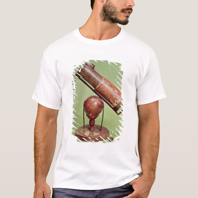 Teleskop, das Sir Isaac Newton 1671 gehört T-Shirt (Vorderseite)