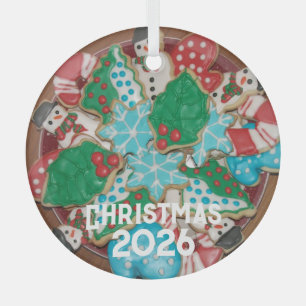 Teller mit verzierten Weihnachts-Zuckerkeksen in A Ornament Aus Glas