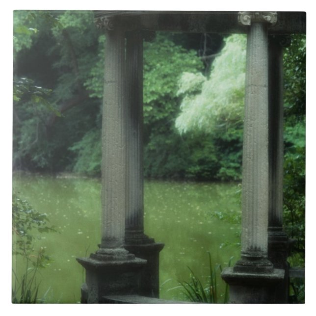 Tempel der Liebe an den alten Westbury Gärten Fliese (Vorderseite)