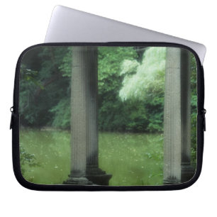 Tempel der Liebe an den alten Westbury Gärten Laptopschutzhülle
