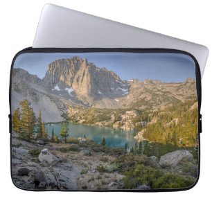 Tempel-Felsspitze und zweiter See Laptopschutzhülle