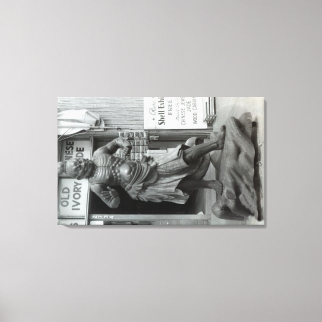 Temple Guard Statue im Pacific Curio Shop, Leinwanddruck (Vorderseite)