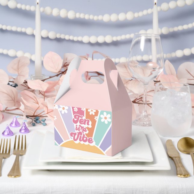 Ten ist ein Vibe Retro Sunshine Rainbow Daisy Geschenkschachtel (Hochzeit)
