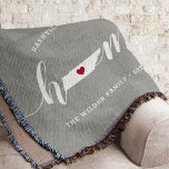 Tennessee Zuhause Staaten Personalisiert Decke<br><div class="desc">Zeigen Sie Zuhause-Staatsstolz mit dieser niedlichen rustikalen grauen Werftdecke mit "Zuhause" in weißer Kalligrafie-Schrift mit einer Silhouette des Staat von Tennessee, stehend für den Buchstaben "O". Eine rote Herzanzeige in der Staat-Karte vervollständigt das Design; Sie können die Herzposition in Ihrer Zuhause-Stadt ändern, indem Sie das Design-Tool öffnen und die Herzform...</div>