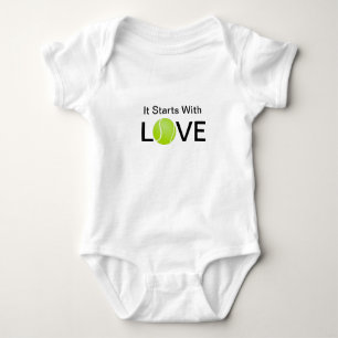 Tennis-Baby Onsie, den es mit Liebe beginnt Baby Strampler