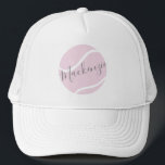 Tennis Ball Monogram Name Rosa Weiß Truckerkappe<br><div class="desc">Eigens bedrucktes Personalisiert-Rosa- und Graubündel Monogram Namensdesign auf einem weißen LKW mit elegantem, trendigem, lustigem und niedlichem Skriptnamen oder benutzerdefinierten Text. Ändern Sie die Farben und den Schriftart mit dem Vorlageneditor des Entwurfstools. Erstellen Sie ein Set, das Sie als Geschenk für Ihren Lieblings-Tennisspieler oder als luxuriöse Gastgeschenke bei einer Tennis-Thema...</div>
