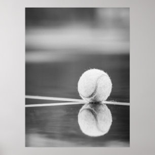 Tennis Ball Reflexion über den Nassplatz Poster