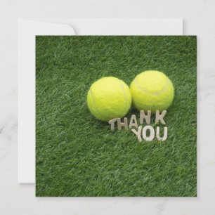 Tennis Danke, dass ihr Karte auf grünem Gras habt