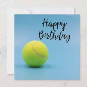 Tennis Geburtstag mit Ball und Racket auf Blue Karte