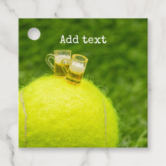 Tennis Happy Birthday Tennis Ball mit Bier Geschenkanhänger (Vorderseite)