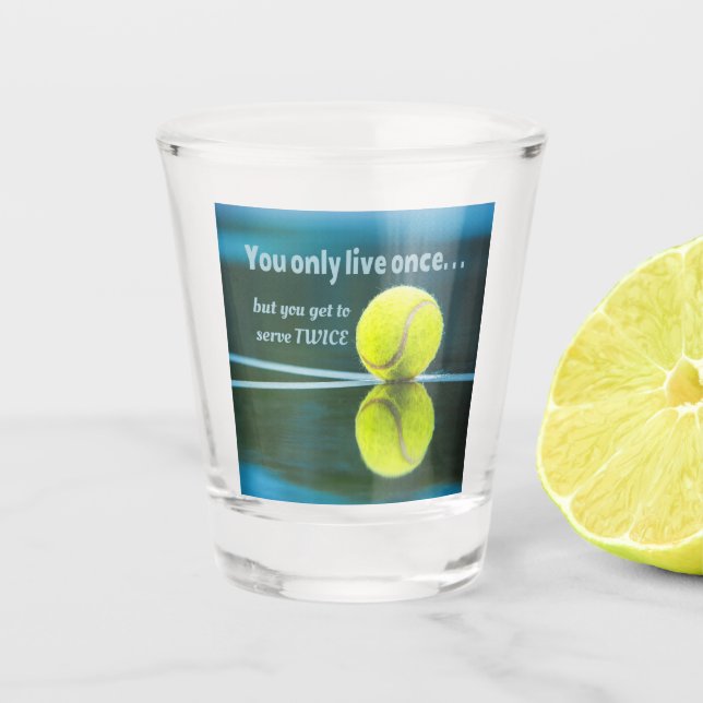 Tennis live zweimal, Tennis Ball, Court Schnapsglas (Vorderseite)