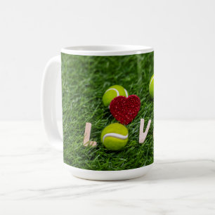 Tennis mit LIEBE auf grünem Gras Kaffeetasse