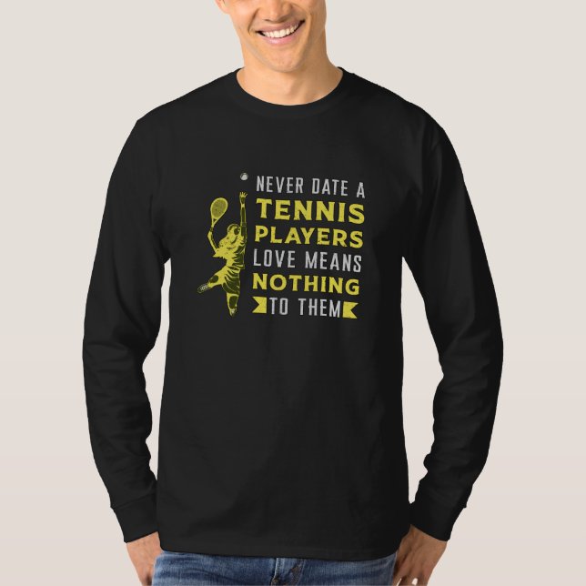 Tennis Player Match Racket Sportplatz Funny Gesche T-Shirt (Vorderseite)