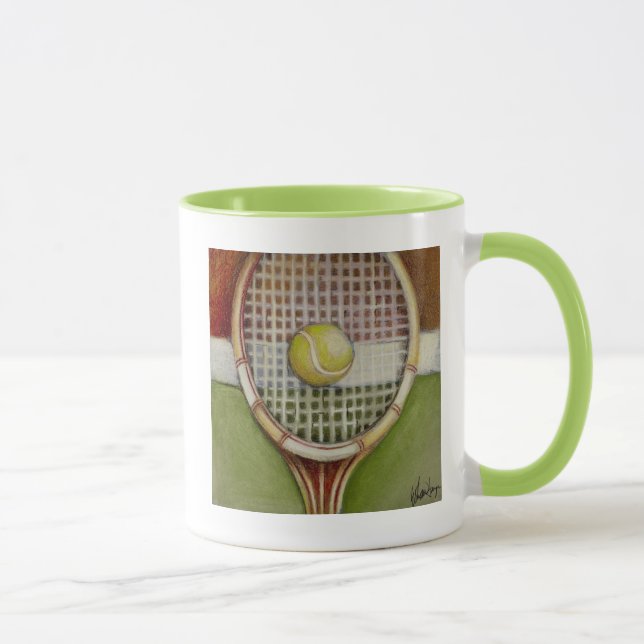 Tennis-Racket mit Ball-Lay vor Gericht Tasse (Rechts)