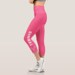 Tennis Racquet - Benutzerdefinierter Text oder Tea Capri Leggings<br><div class="desc">Stell dich auf dem Platz mit diesen super komfortablen Capri-Leggings aus gekreuzten Tennisschlägern und deinem eigenen Text (oder verlass "TENNIS" Set vor einem rosa Hintergrund. Ändern Sie einfach die Farbe,  um Ihre Clubfarben oder Teamfarben anzupassen!  Komfortable,  hochwertige Leggings - perfekt für den Tennisspieler in Ihrem Leben.</div>
