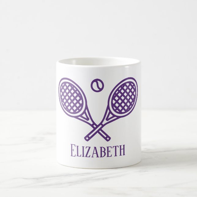 Tennis Thema Lila Mit Monogramm Name Kaffeetasse (Mittel)