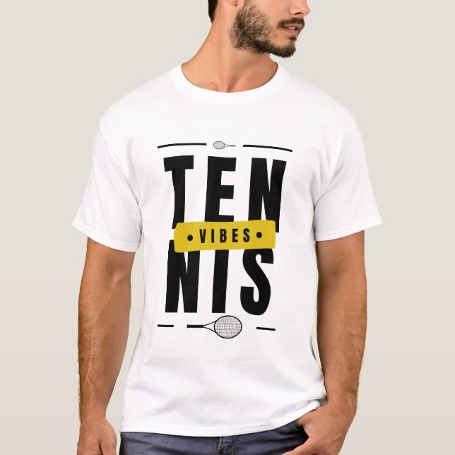 Tennis Vibes Moderne Cool trendy Sporttypografie T-Shirt (Vorderseite)