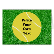 Tennisball auf Rasen