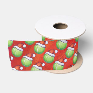 Tennisball in Weihnachtsmannmütze Muster auf Rot Satinband