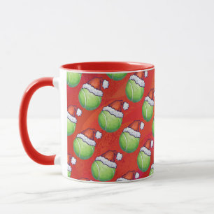 Tennisball in Weihnachtsmannmütze Muster auf Rot Tasse