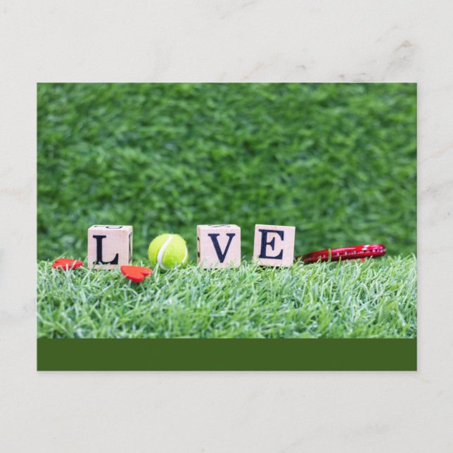 Tennisball mit LIEBE Holzschild Valentine Feiertagspostkarte (Vorderseite)