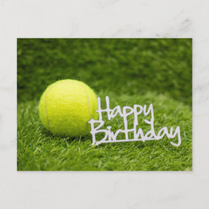 Tennisball und das glückliche Geburtstagswort auf  Postkarte