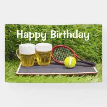 Tennisball und Glas Bier Geburtstagsparty