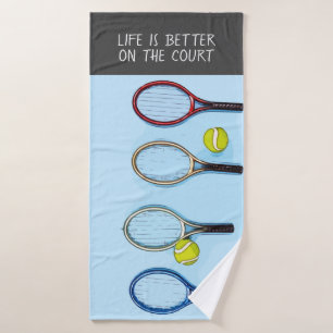 Tennisball und Racker sind besser auf dem Platz Badehandtuch