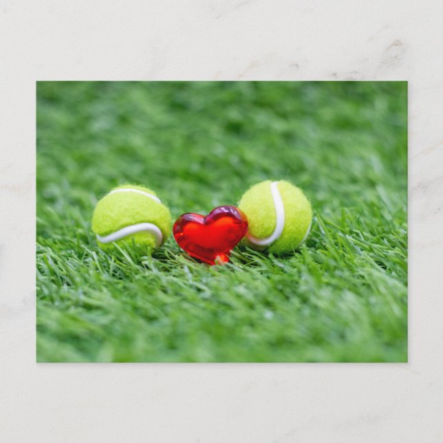 Tennisball Valentinstag mit Herz Feiertagspostkarte (Vorderseite)