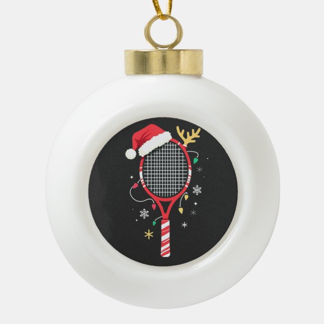 Tennissattel mit Weihnachtsmannmütze und Weihnacht Keramik Kugel-Ornament (Vorderseite)