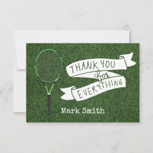 Tennisschläger auf grünem Gras für Spieler Dankeskarte