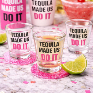 Tequila brachte uns dazu, es zu tun Braut-Trinkg Schnapsglas