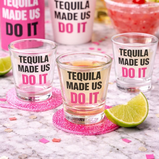 Tequila brachte uns dazu, es zu tun | Braut-Trinkg Schnapsglas (Von Creator hochgeladen)