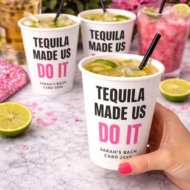 Tequila Made Us Do It | Bride Squad Drinking Pappbecher (Von Creator hochgeladen)
