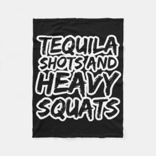 Tequila Shots und Bodybuilding mit schweren Squats Fleecedecke