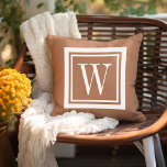 Terra Cotta und White Classic Square Monogram Kissen<br><div class="desc">Entwerfen Sie Ihr eigenes, individuelles Kissen in beliebiger Farbkombination, um sich perfekt mit Ihrer Wohngestaltung in jedem Raum abzustimmen! Verwenden Sie die Entwurfswerkzeuge, um die Hintergrundfarbe und die quadratische Randfarbe zu ändern, oder fügen Sie Ihren eigenen Text hinzu, um einen Namen, eine Monogramm-Initiale oder einen anderen speziellen Text einzufügen. Jedes...</div>