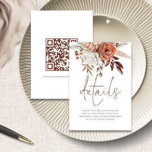 Terracotta-Blume Script QR Code Hochzeitsdetails Begleitkarte