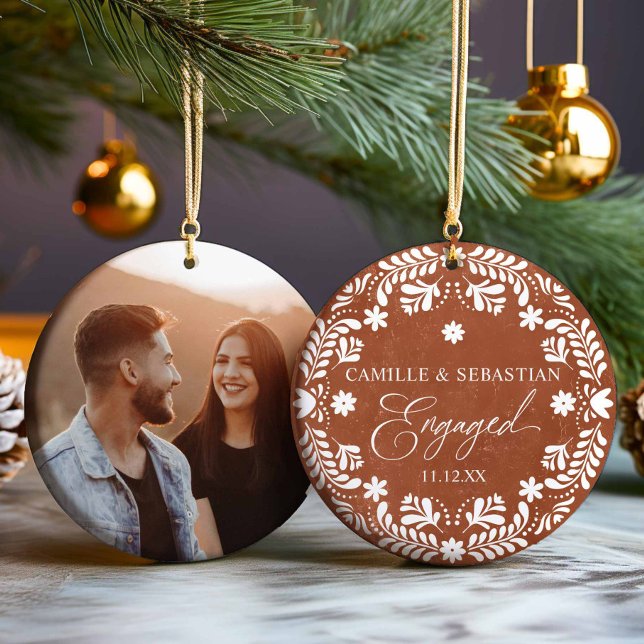Terracotta Erster Weihnachtsmarkt Verlobung Foto Keramik Ornament (Mexican Talavera Engagement Photo Ornament)