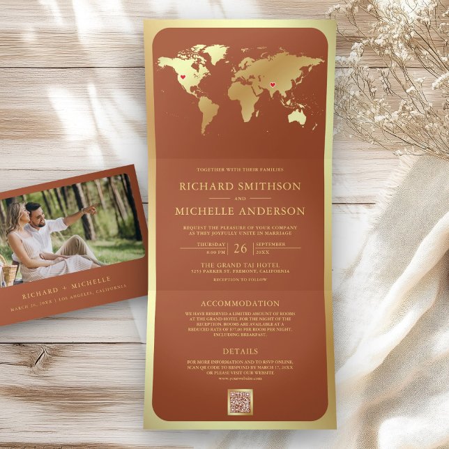 Terracotta Gold World Map QR Code Photo Wedding Dreifach Gefaltete Einladung (Von Creator hochgeladen)
