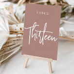 Terracotta Hand Scripted Table DRITTEN Tischnummer<br><div class="desc">Einfache und schicke Tischnummer-Karten im Erdton Terracotta und Weiß machen eine elegante Aussage bei Ihrer Hochzeit oder Veranstaltung. Das Design bietet "table [number]" in einem spannenden Mix aus klassischen Serifen und handgeschriebenen Skripten. Design wiederholt sich auf beiden Seiten. Einzelne nummerierte Karten werden separat verkauft; bestellen Sie jede Tischnummer einzeln aus...</div>