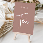 Terracotta Hand Scripted Table TEN Tischnummer<br><div class="desc">Einfache und schicke Tischnummer-Karten im Erdton Terracotta und Weiß machen eine elegante Aussage bei Ihrer Hochzeit oder Veranstaltung. Das Design bietet "table [number]" in einem spannenden Mix aus klassischen Serifen und handgeschriebenen Skripten. Design wiederholt sich auf beiden Seiten. Einzelne nummerierte Karten werden separat verkauft; bestellen Sie jede Tischnummer einzeln aus...</div>