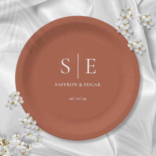 Terracotta Minimalistisch Chic Monogram Wedding Pappteller (Terracotta Minimalist Chic Monogram Wedding Paper Plates)
