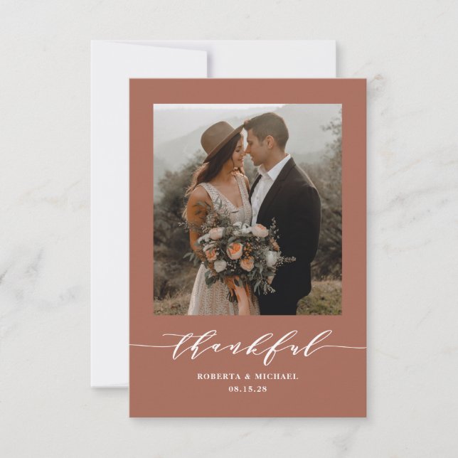 Terracotta Minimalistisch Dankbare Script Wedding Dankeskarte (Vorderseite)