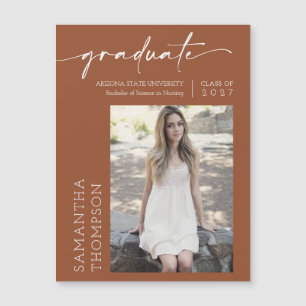 Terracotta Minimalistisch Script Foto Graduate Mag Magnetkarte