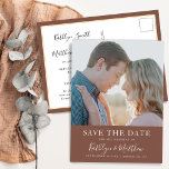 Terracotta Moderne Typografie Einfaches Foto Hochz Ankündigungspostkarte<br><div class="desc">Terracotta Moderne Typografie Minimalistisches Foto Hochzeit speichern die Datum Ankündigung Postkarte. Lass Familie, Freunde und Kollegen wissen, dass Sie Set ein Datum für Ihre Hochzeitsfeier mit dieser eleganten, stilvollen und modernen Hochzeit speichern Sie das Datum Einladungskarte. Alle Texte sind so vorbereitet, dass Sie sie einfach und schnell mit Ihren eigenen...</div>