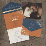 Terracotta Navy Blue Wedding alle in einer Einladu All In One Einladung<br><div class="desc">Erleben Sie das Wesen der modernen Romantik mit unserer Terracotta und Navy Blue All-in-One Hochzeitseinladung. Dieses elegante Design besticht durch charmante Liebesvögel inmitten der goldenen Blumenpracht der Imitate und verleiht Ihrem Tag eine Touch Whimsy. Personalisieren Sie es mit einem individuellen Foto des Ehepaares auf der Rückseite, neben Hochzeitsdetails und UAWG...</div>