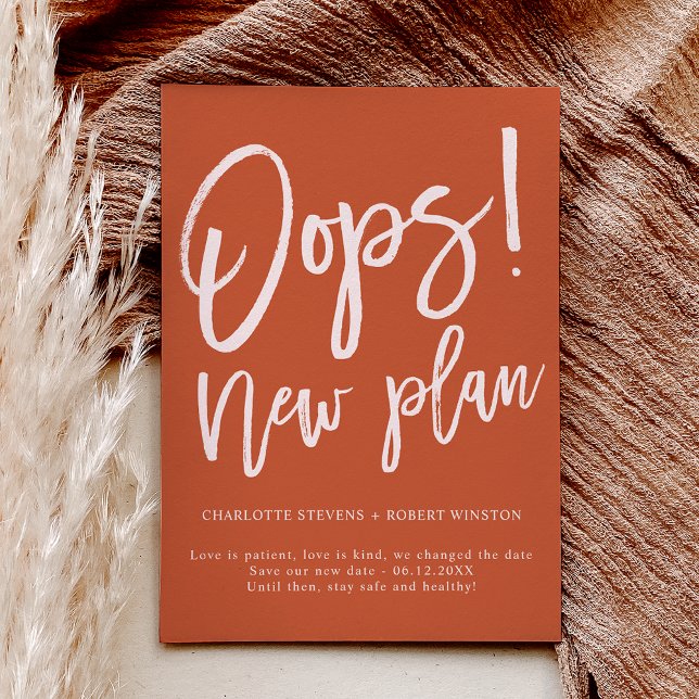 Terracotta Neuer Plan Hochzeit ändern das Datum Ankündigungspostkarte (Terracotta new plan wedding change the date announcement postcard)