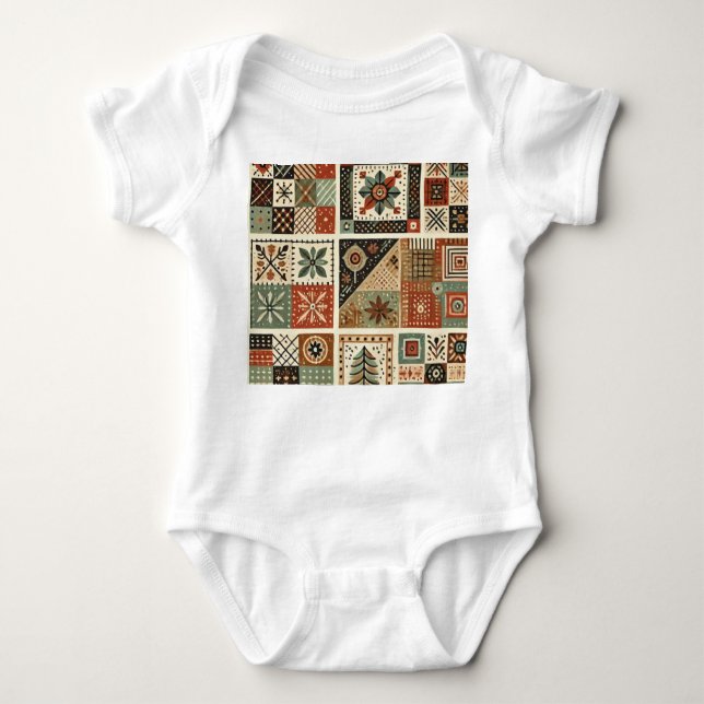 Terracotta Patchwork Rustikales Retrodesign Baby Strampler (Vorderseite)